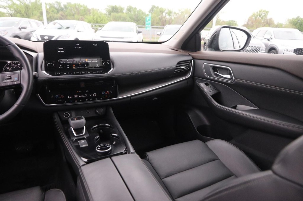 Nissan Rogue Vehicle Image 27