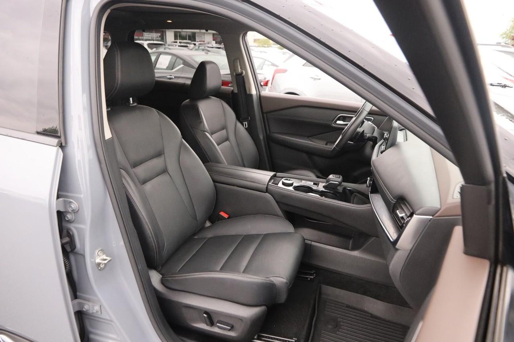 Nissan Rogue Vehicle Image 28