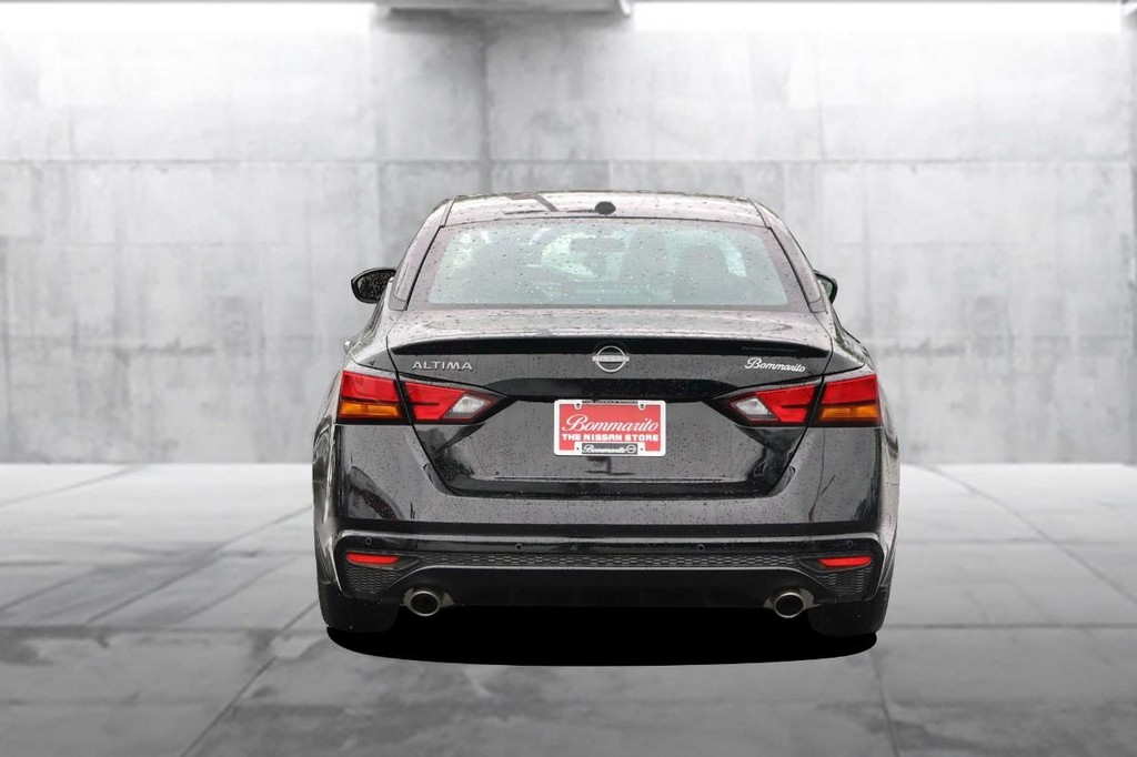 Nissan Altima Vehicle Image 06