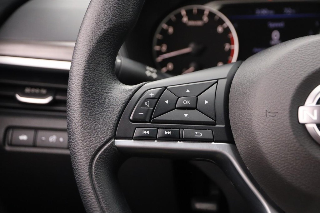 Nissan Altima Vehicle Image 12