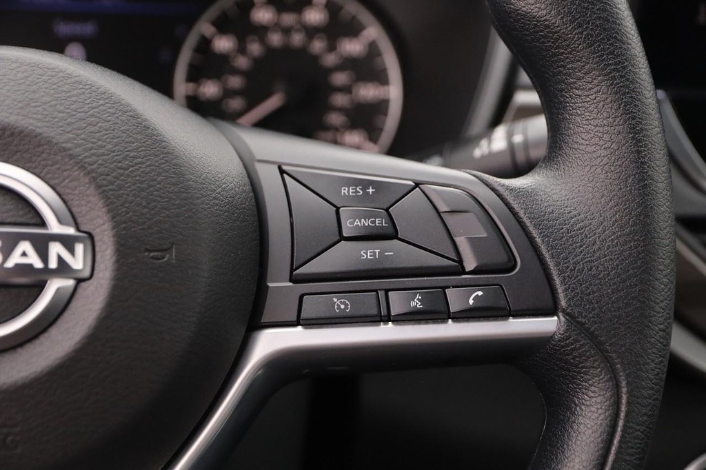 Nissan Altima Vehicle Image 13