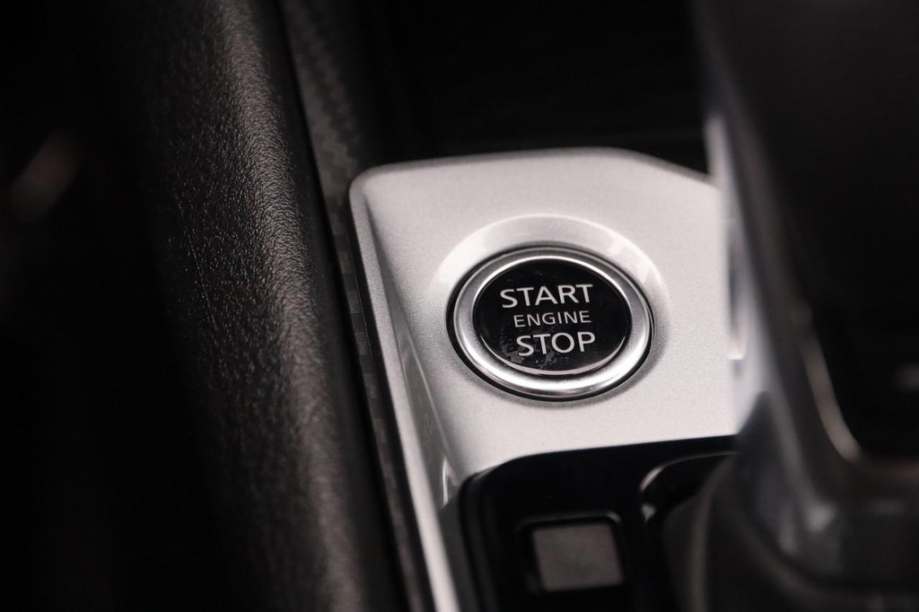 Nissan Altima Vehicle Image 15