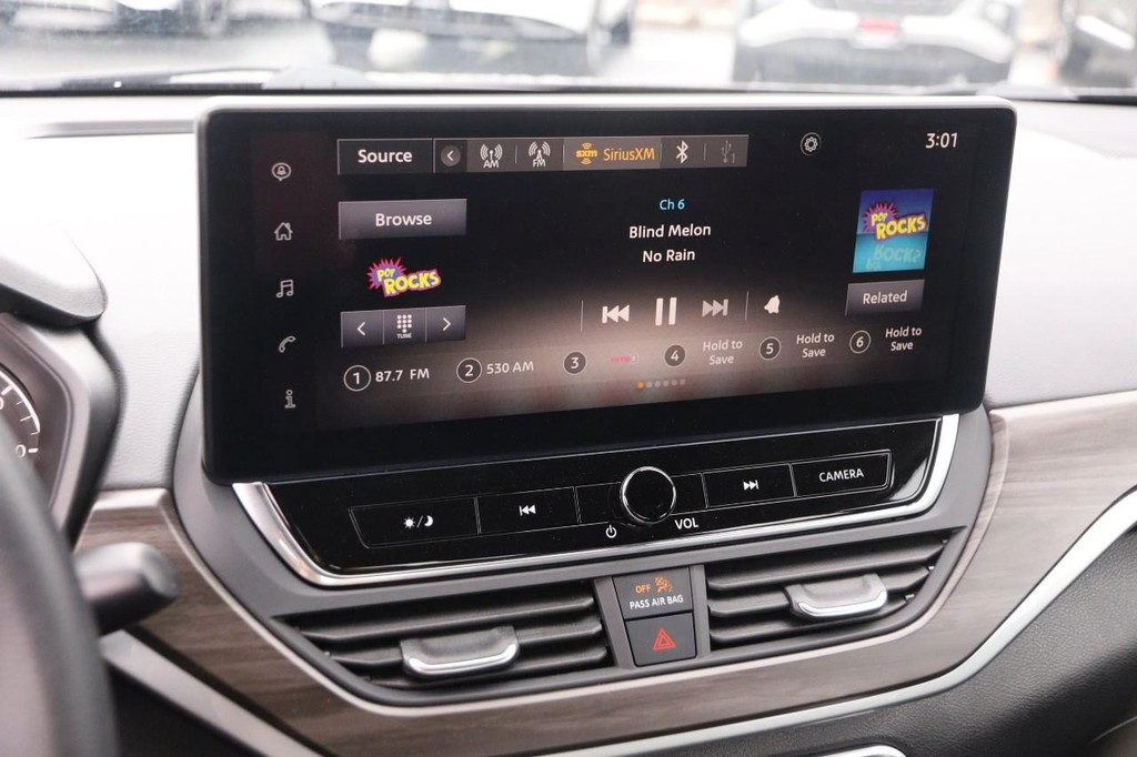 Nissan Altima Vehicle Image 16