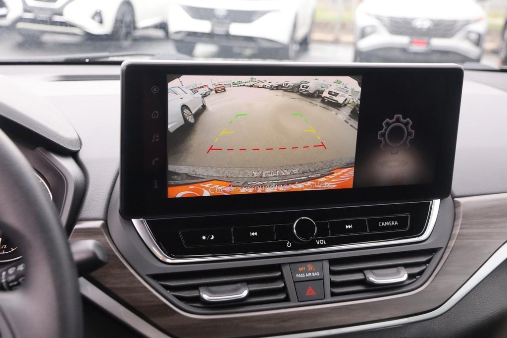 Nissan Altima Vehicle Image 17