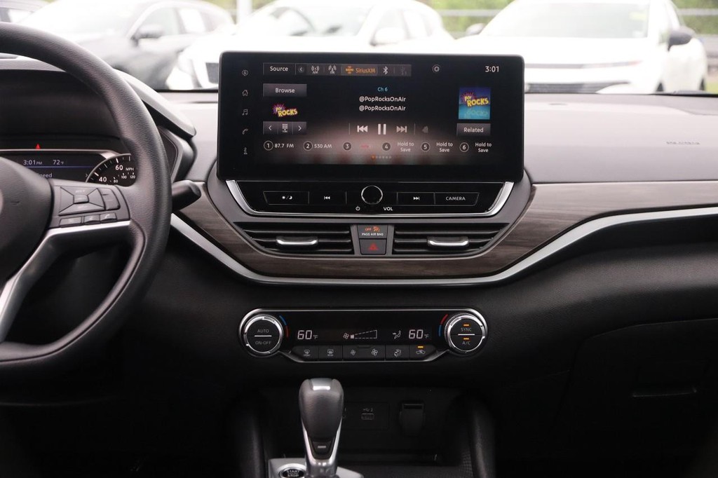 Nissan Altima Vehicle Image 24