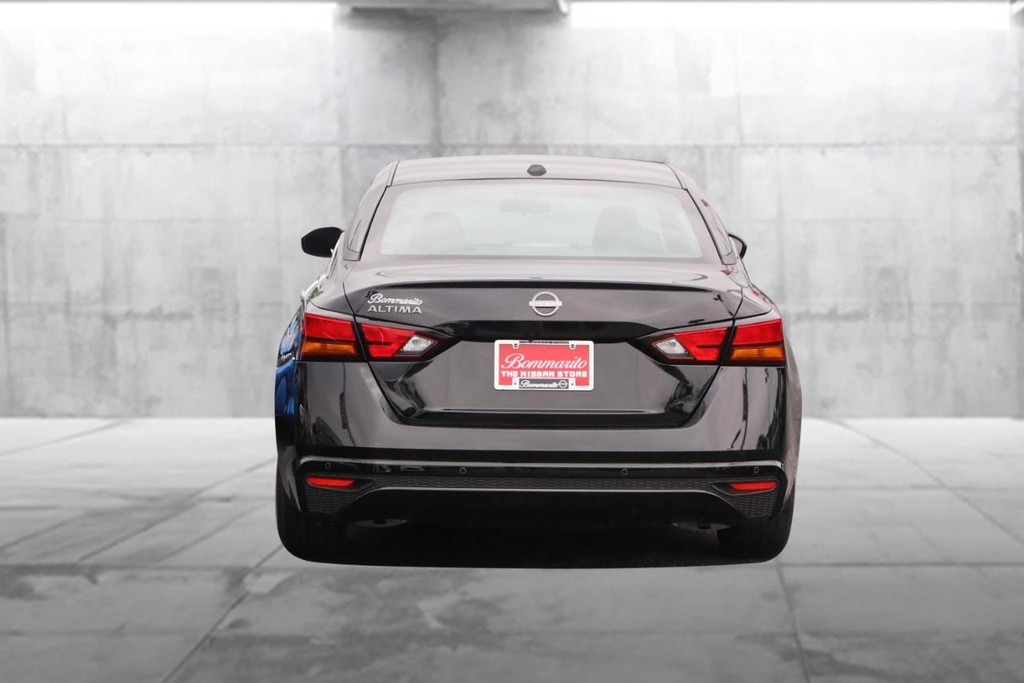 Nissan Altima Vehicle Image 06