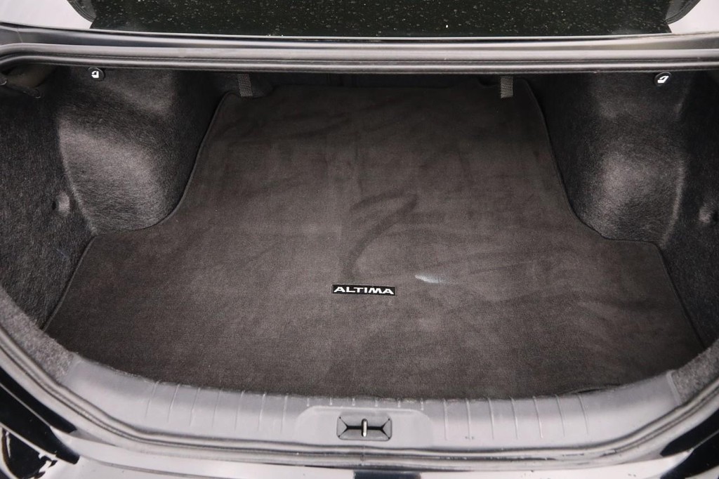 Nissan Altima Vehicle Image 07