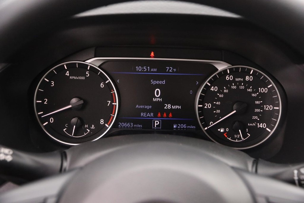 Nissan Altima Vehicle Image 13