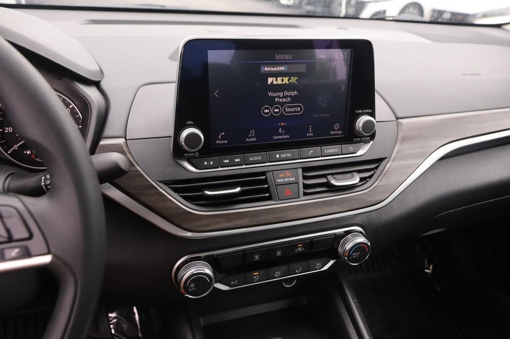 Nissan Altima Vehicle Image 14