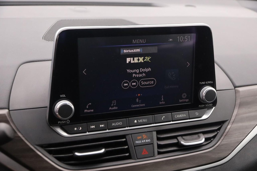 Nissan Altima Vehicle Image 15