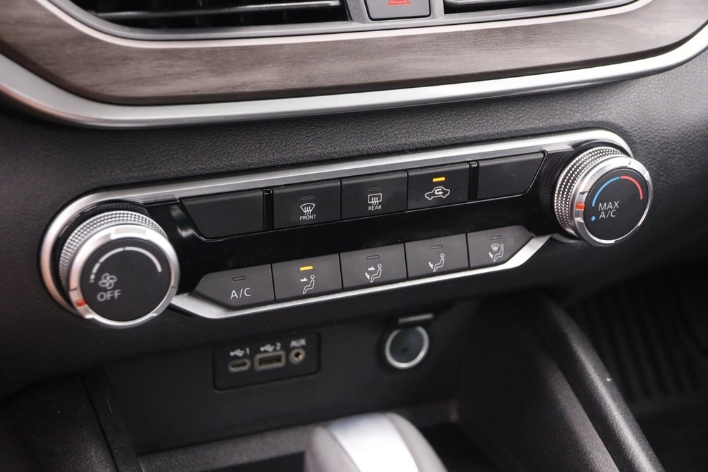 Nissan Altima Vehicle Image 17