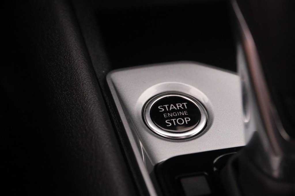 Nissan Altima Vehicle Image 18