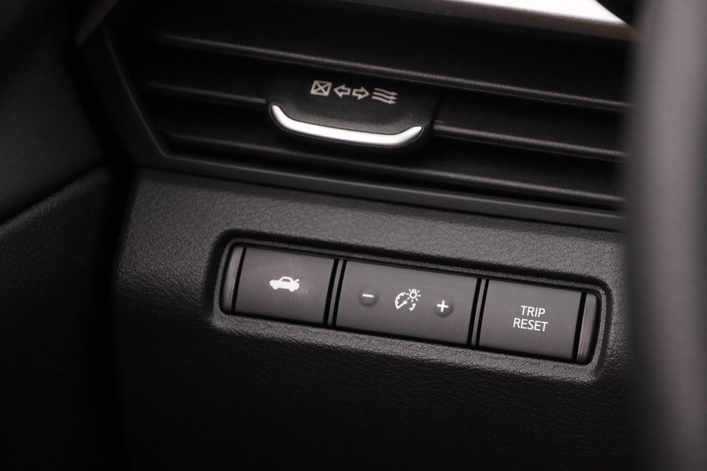 Nissan Altima Vehicle Image 20
