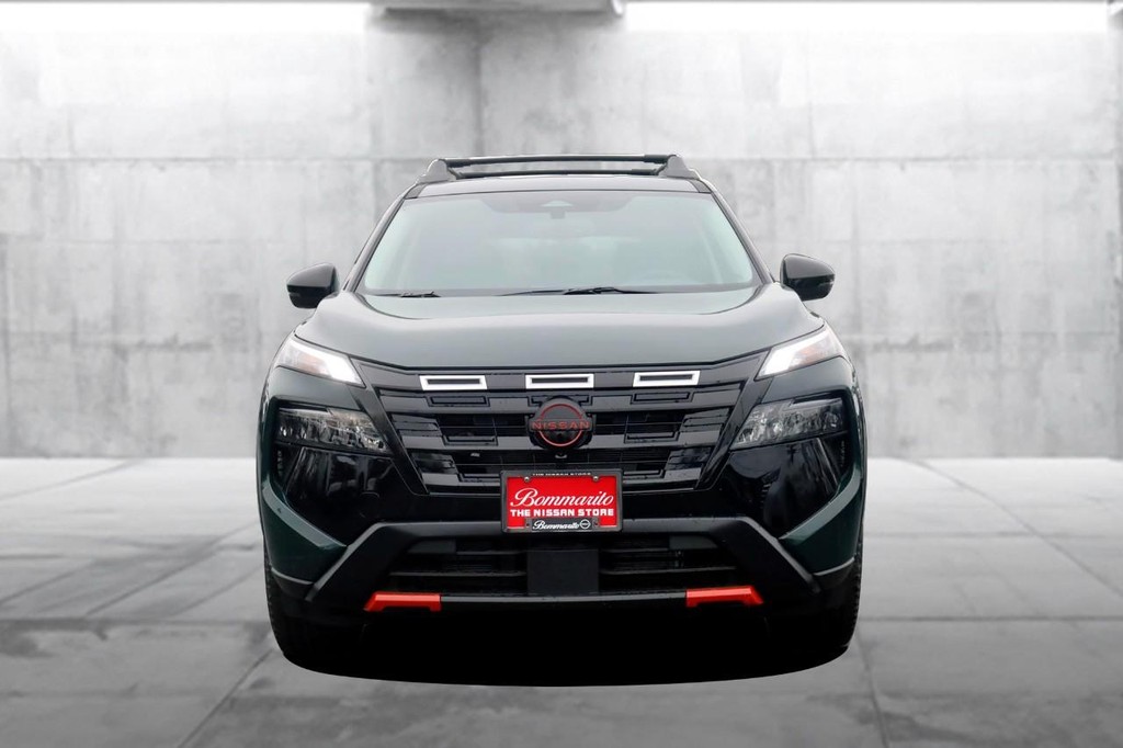 Nissan Rogue Vehicle Full-screen Gallery Image 4