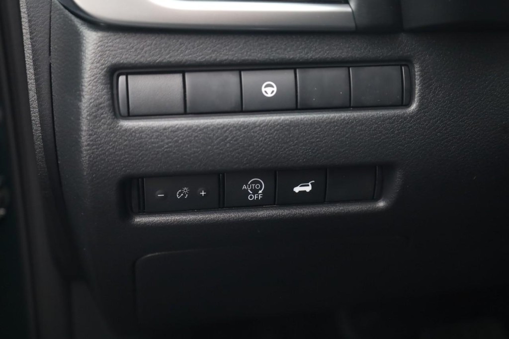 Nissan Rogue Vehicle Full-screen Gallery Image 13