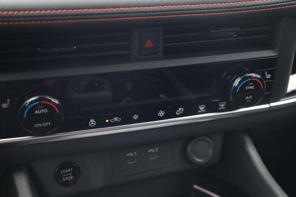 Nissan Rogue Vehicle Full-screen Gallery Image 17