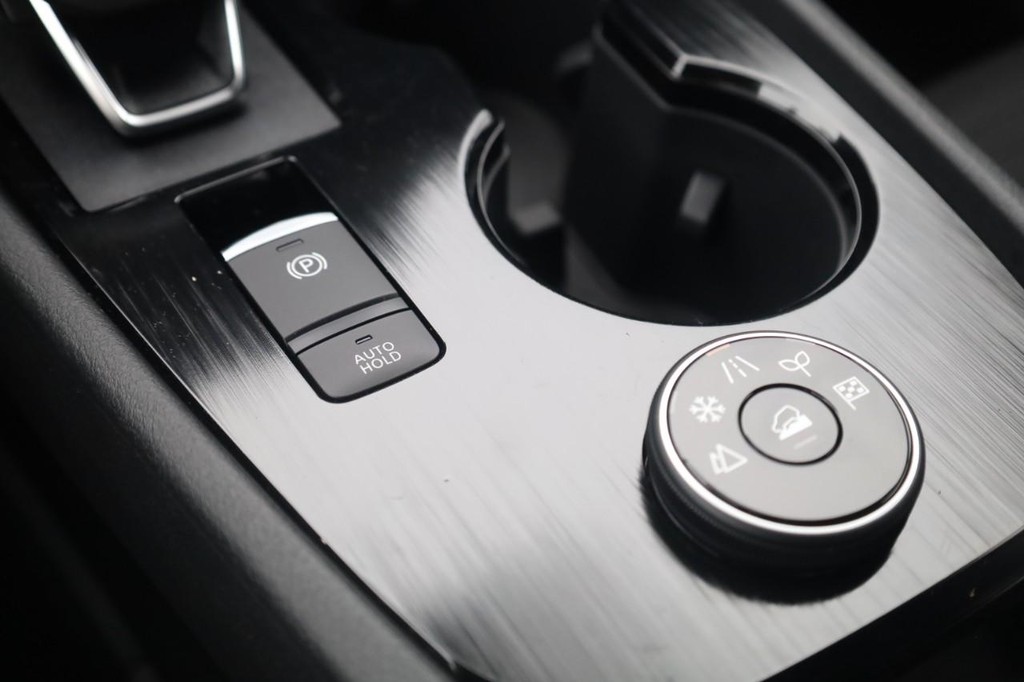 Nissan Rogue Vehicle Full-screen Gallery Image 19