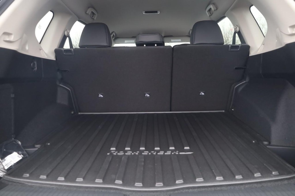 Nissan Rogue Vehicle Full-screen Gallery Image 24
