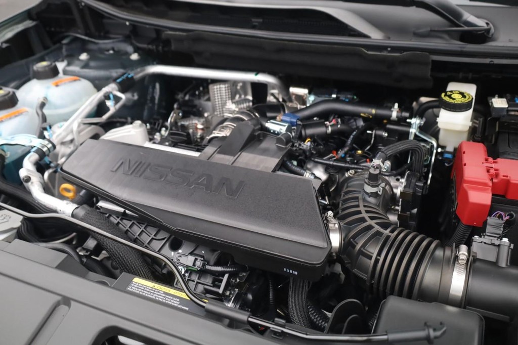 Nissan Rogue Vehicle Full-screen Gallery Image 25