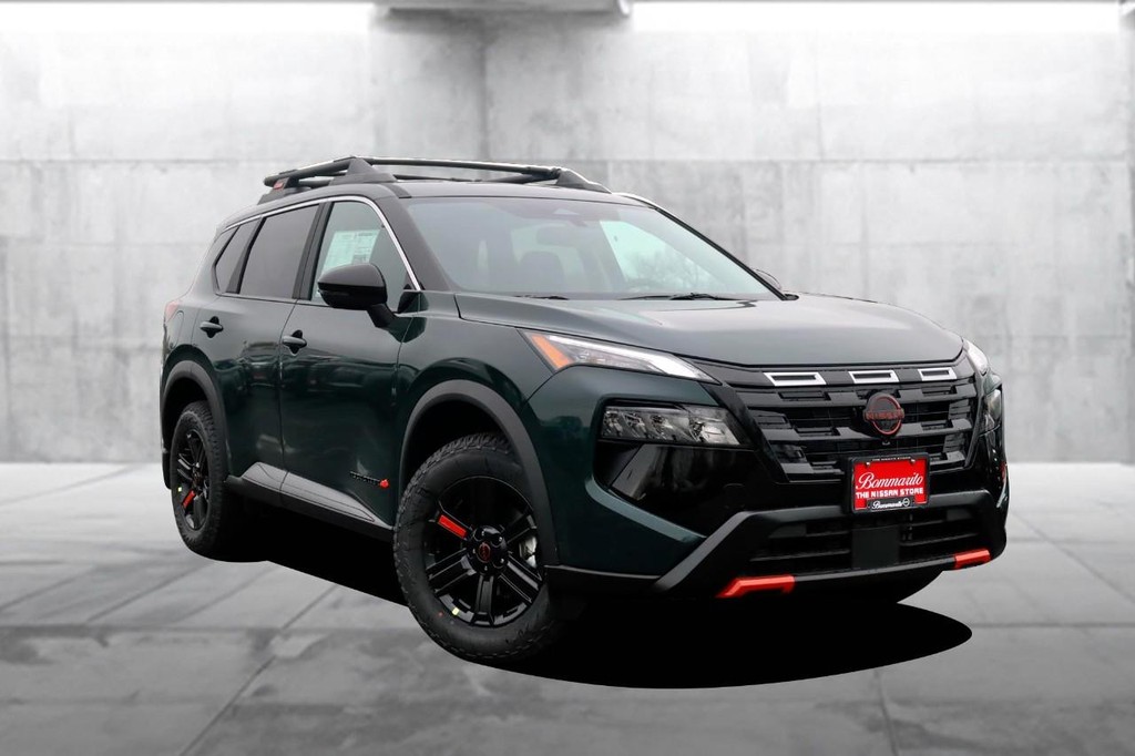 Nissan Rogue Vehicle Full-screen Gallery Image 2