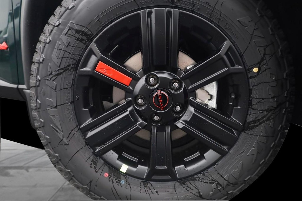 Nissan Rogue Vehicle Full-screen Gallery Image 3