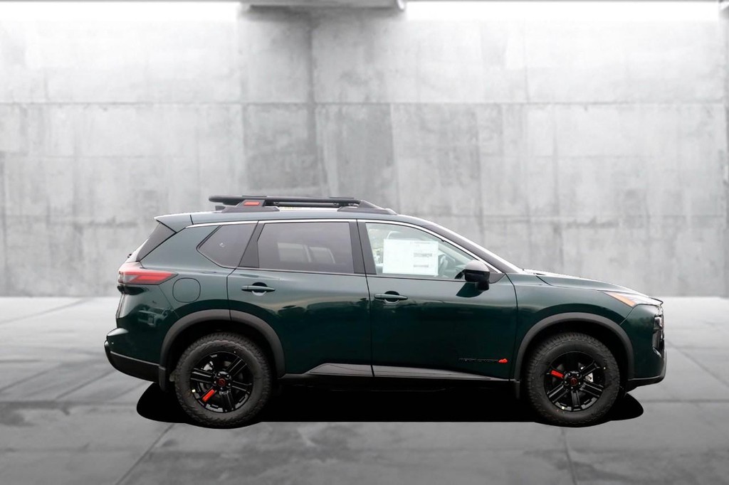 Nissan Rogue Vehicle Full-screen Gallery Image 5