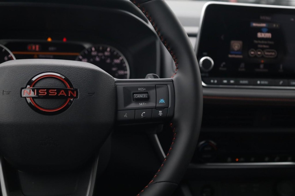 Nissan Rogue Vehicle Full-screen Gallery Image 9