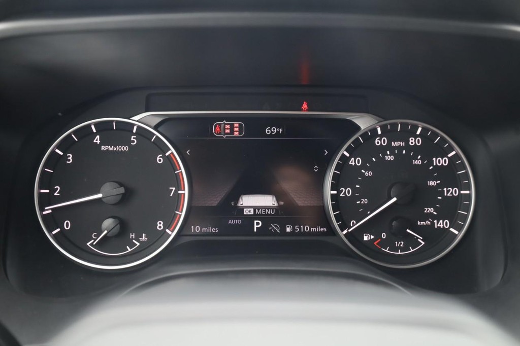 Nissan Rogue Vehicle Full-screen Gallery Image 14