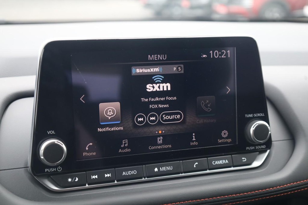 Nissan Rogue Vehicle Full-screen Gallery Image 15