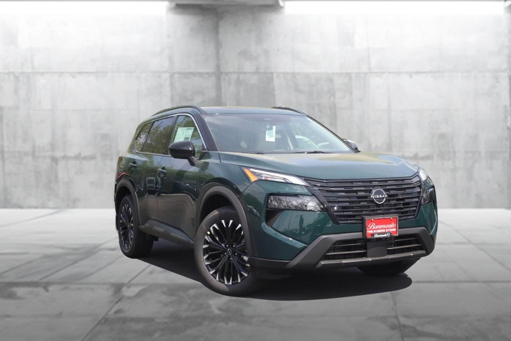 Nissan Rogue Vehicle Image 02