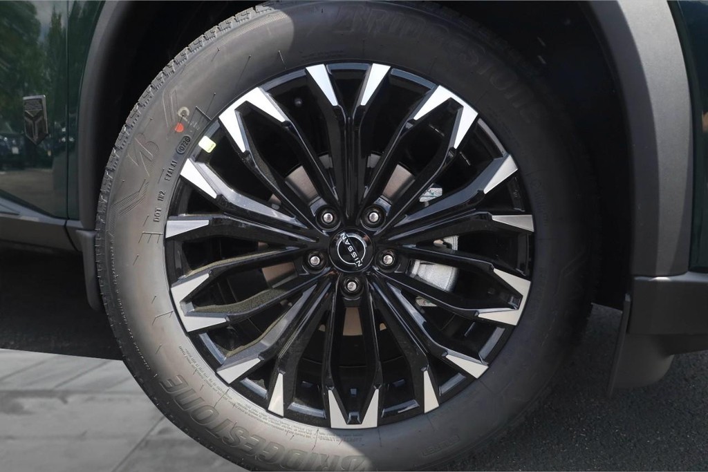 Nissan Rogue Vehicle Image 03