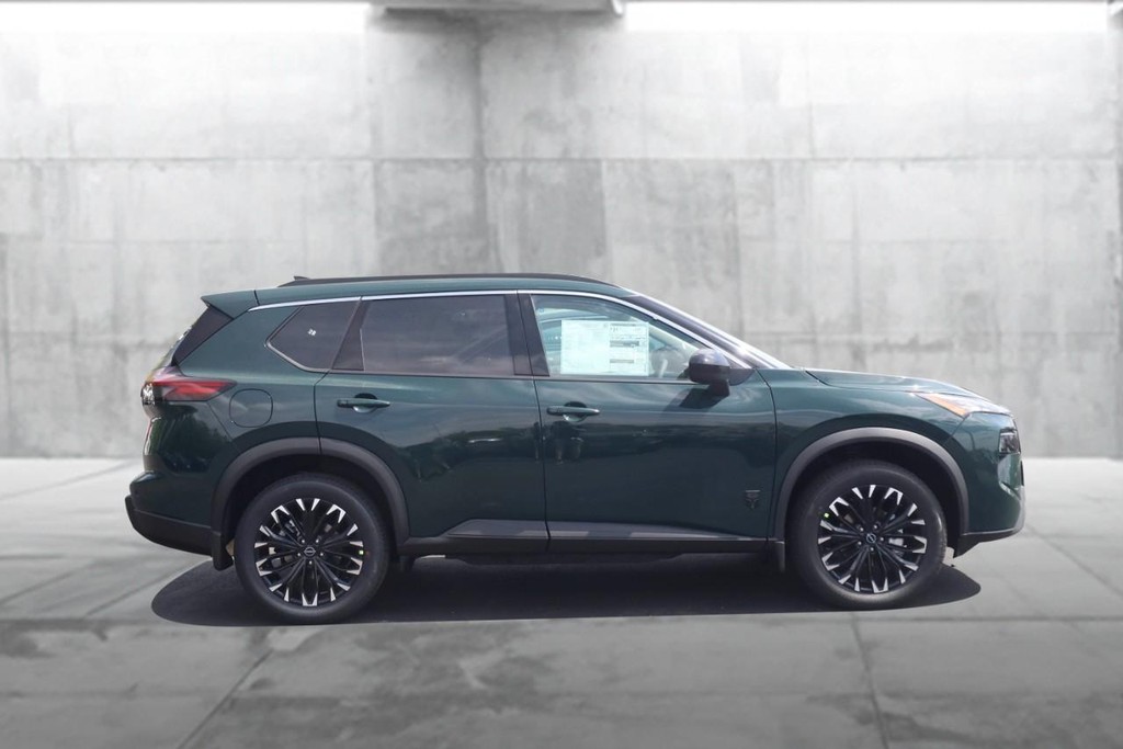 Nissan Rogue Vehicle Image 05