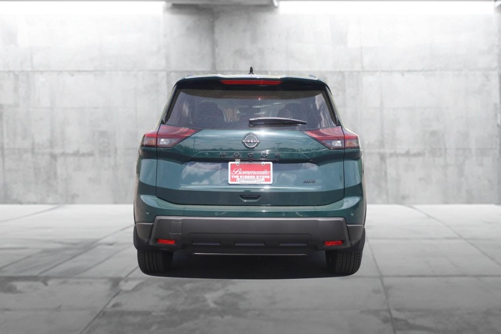 Nissan Rogue Vehicle Image 06