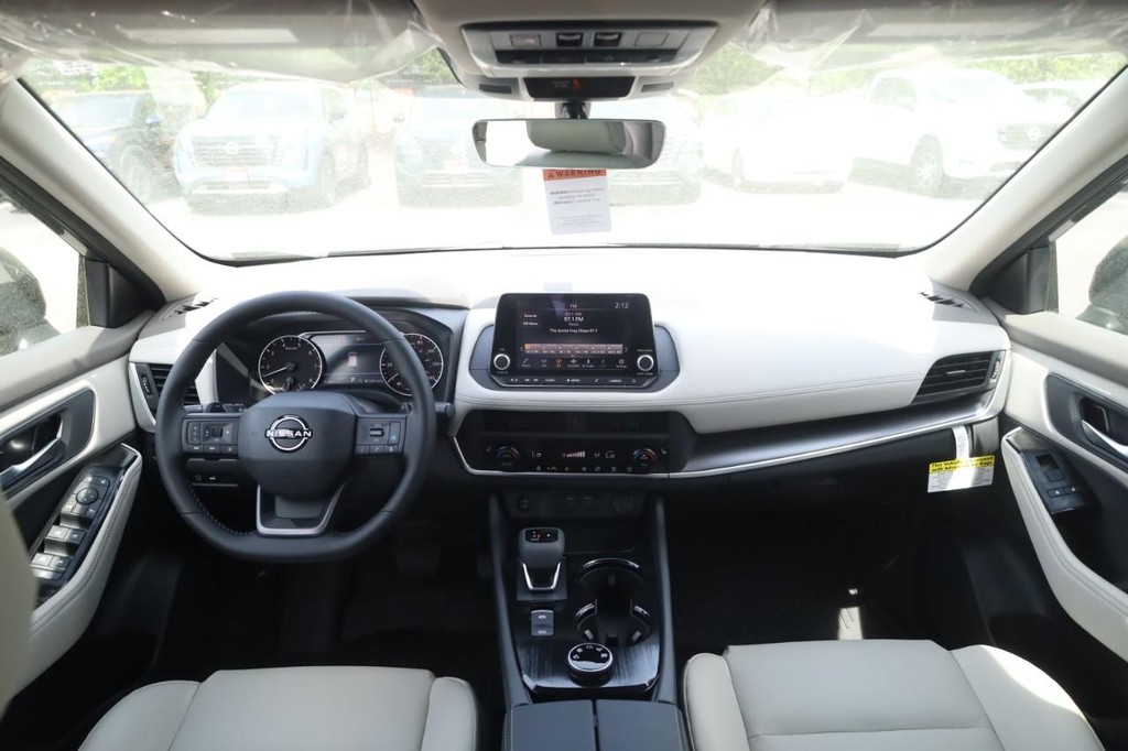 Nissan Rogue Vehicle Image 07