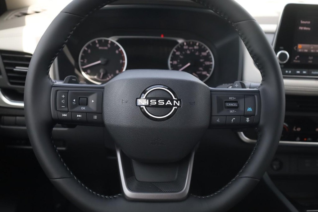 Nissan Rogue Vehicle Image 08