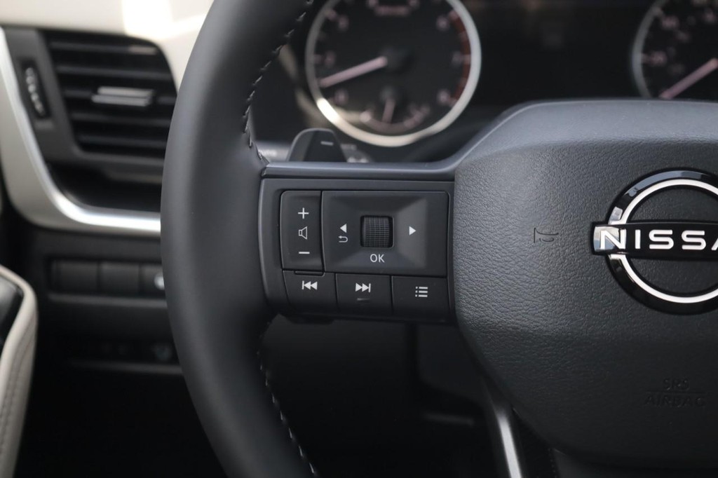 Nissan Rogue Vehicle Image 10