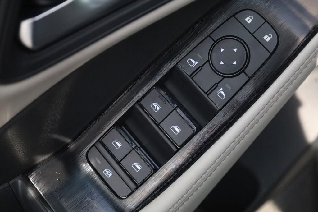 Nissan Rogue Vehicle Image 11