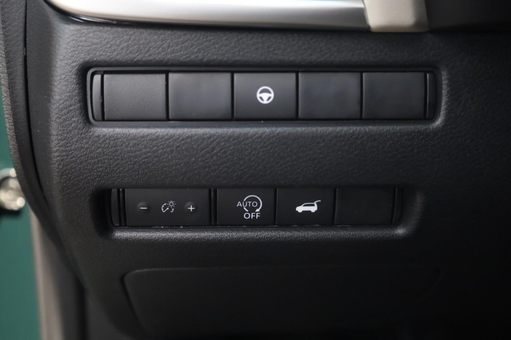 Nissan Rogue Vehicle Image 12