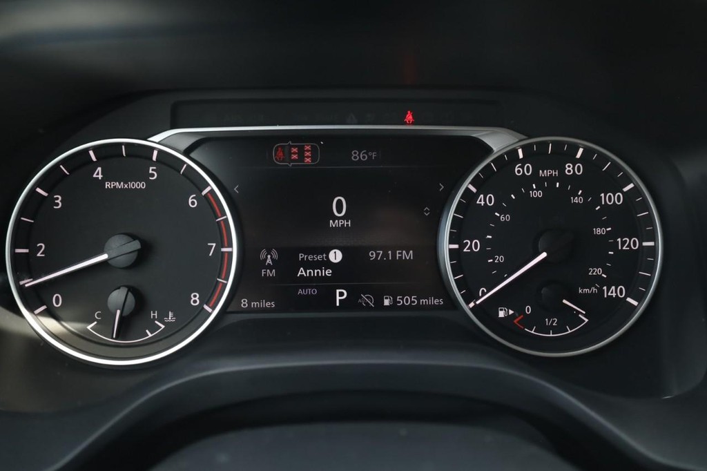 Nissan Rogue Vehicle Image 13