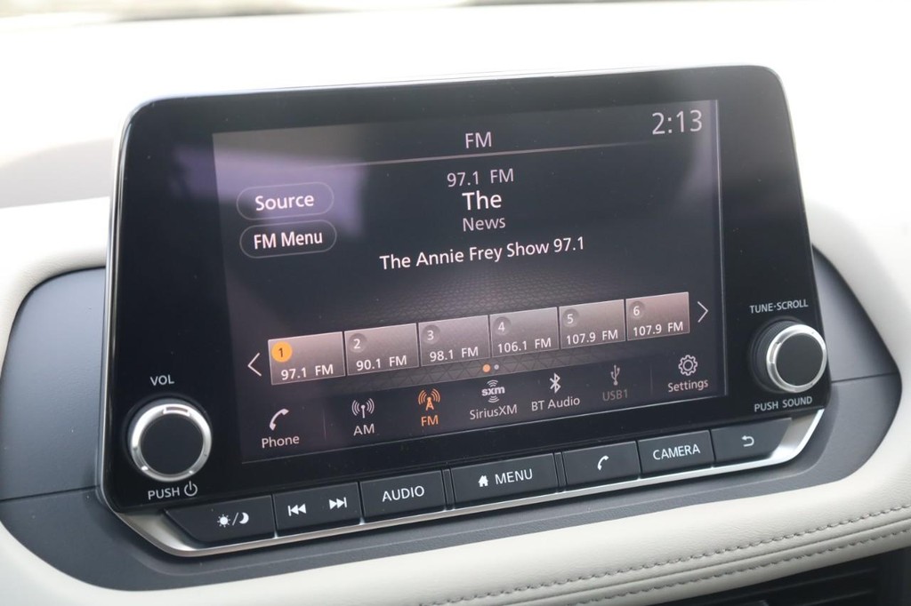 Nissan Rogue Vehicle Image 14