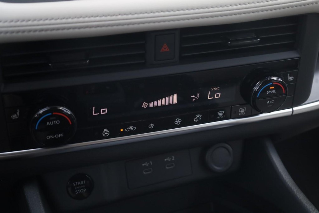 Nissan Rogue Vehicle Image 16