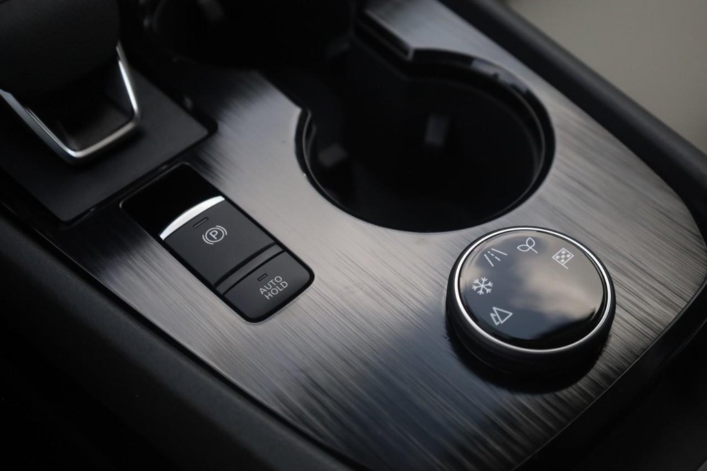 Nissan Rogue Vehicle Image 18