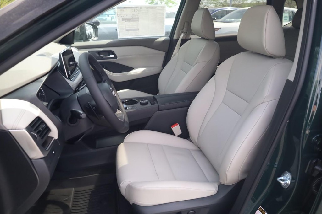 Nissan Rogue Vehicle Image 20