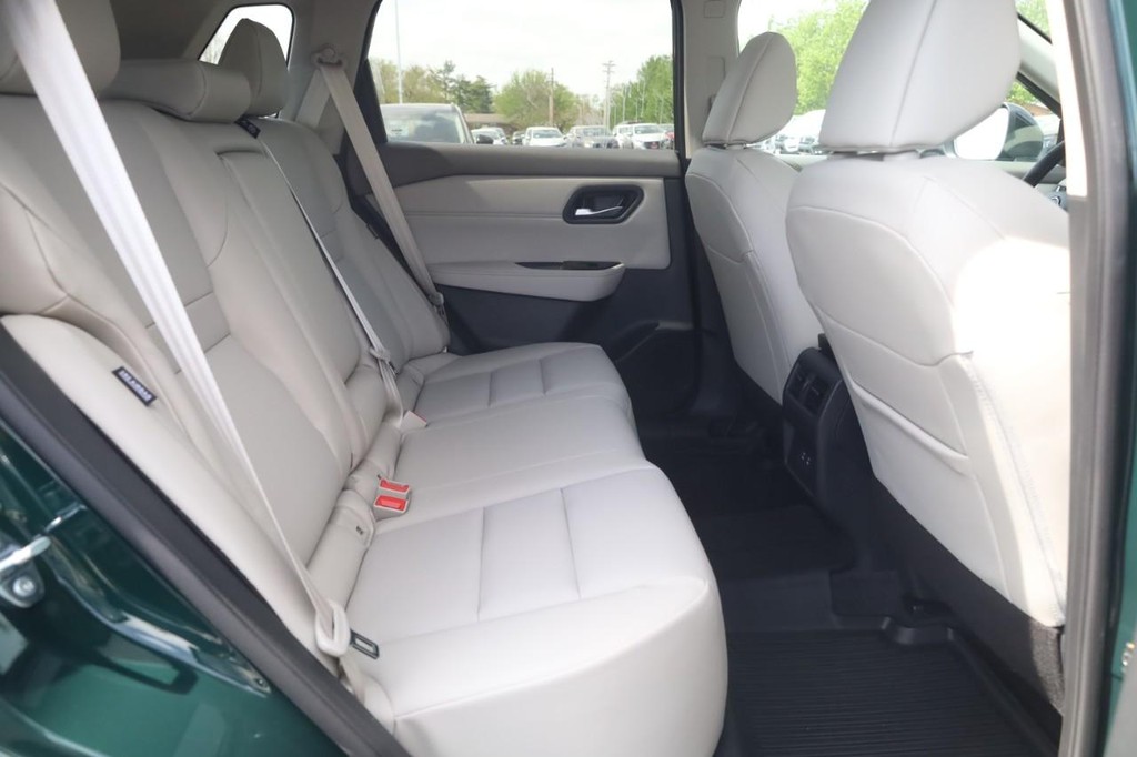 Nissan Rogue Vehicle Image 22