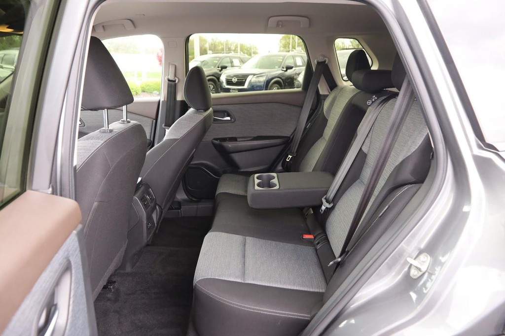 Nissan Rogue Vehicle Image 09
