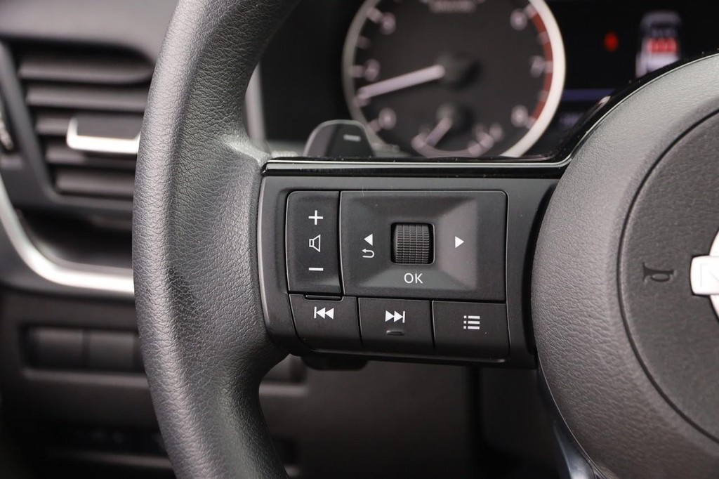 Nissan Rogue Vehicle Image 11