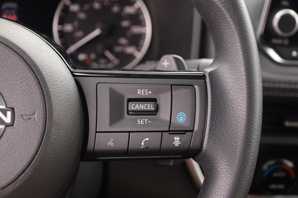 Nissan Rogue Vehicle Image 12