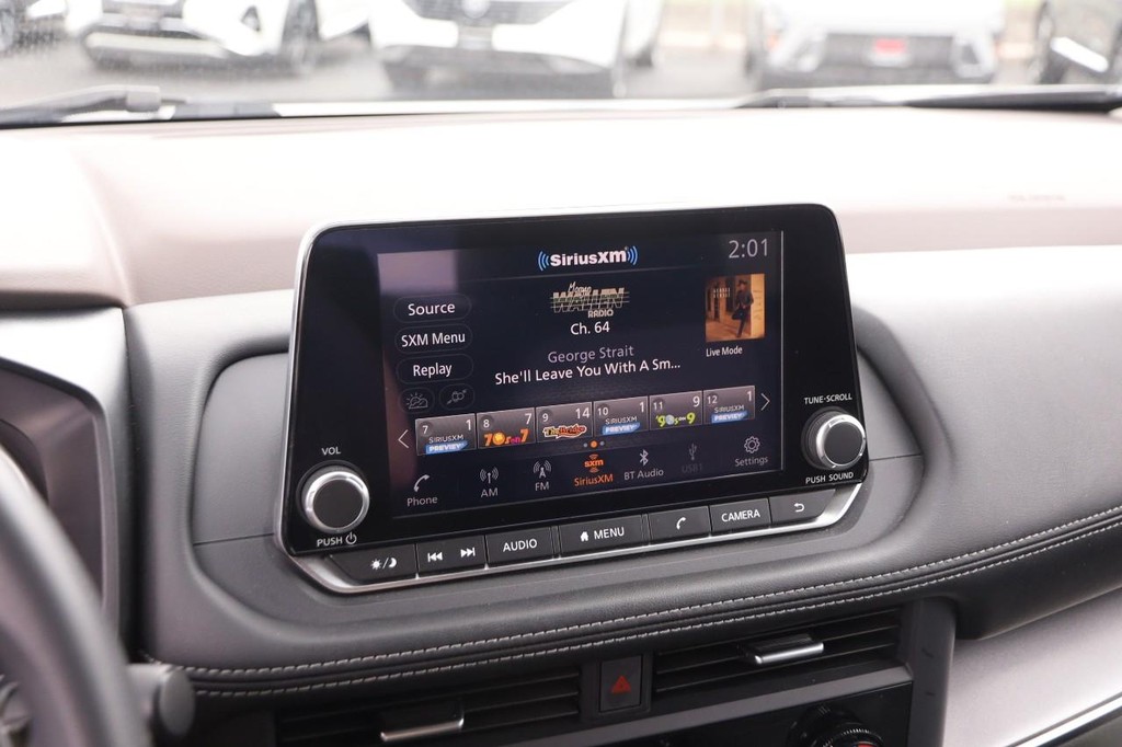 Nissan Rogue Vehicle Image 15