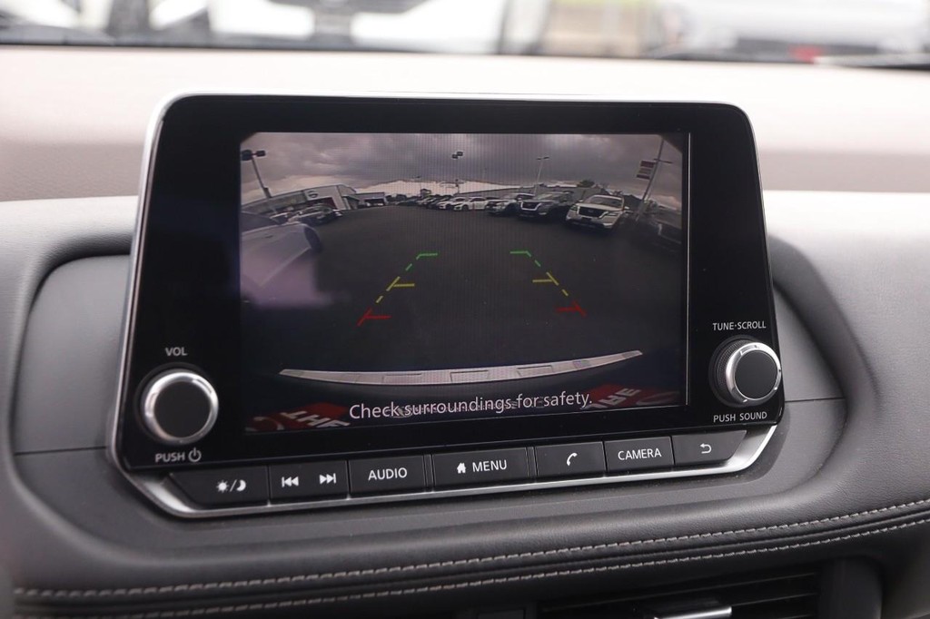 Nissan Rogue Vehicle Image 16
