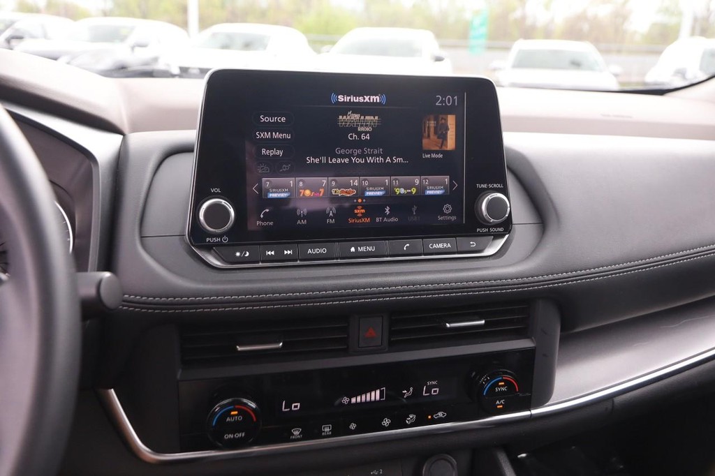 Nissan Rogue Vehicle Image 17